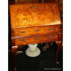 Early Victorian Small Marquetry Inlaid Bureau Desk c.1840