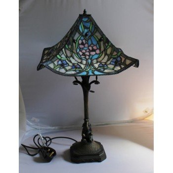 Tiffany Style Table Lamp With Floral Design