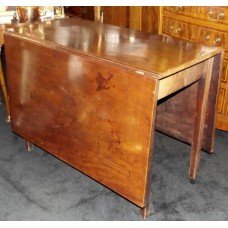 Georgian 18th c. Mahogany Drop Leaf Dining Table