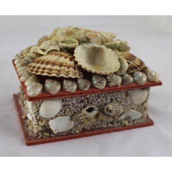 Highly Decorative Shell Encrusted Hinged Lidded Jewellery Box