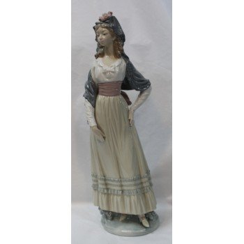 Lladro Figurine Girl in Shawl with Bow