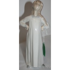 Lladro Porcelain Figurine "Girl with Hands Akimbo" #4872