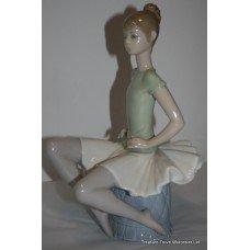 Lladro Porcelain Figurine "Laura" Ballerina #1360