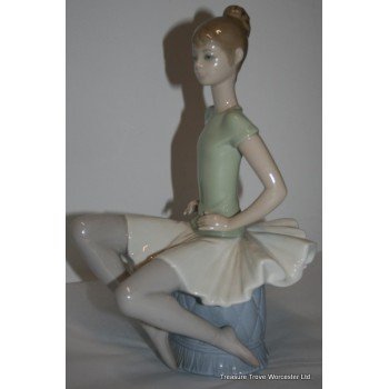 Lladro Porcelain Figurine "Laura" Ballerina #1360