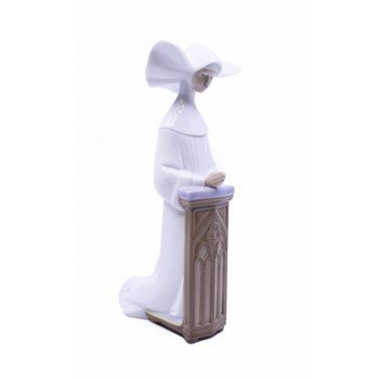 Lladro "Meditation" 5502 Kneeling Nun