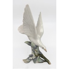 Lladro Sculpture Turtle Dove in Flight