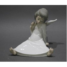 Lladro Wondering Angel Figurine 4962