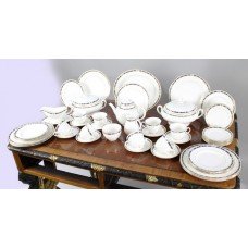 Royal Worcester Grosvenor 8 Place Dinner Service