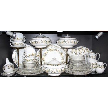 Wedgwood Beaconsfield Pattern 74 Piece Dinner Tea Service